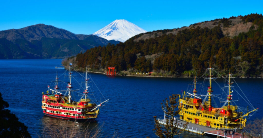 箱根芦ノ湖と遊覧船のイメージ