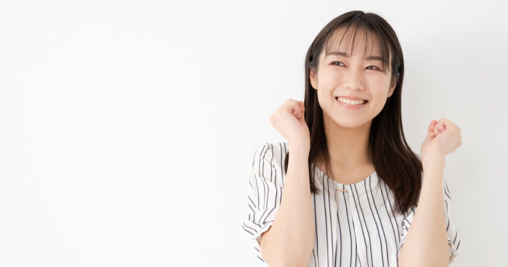 感情を表す女性の特徴的な行動と表情の兆し